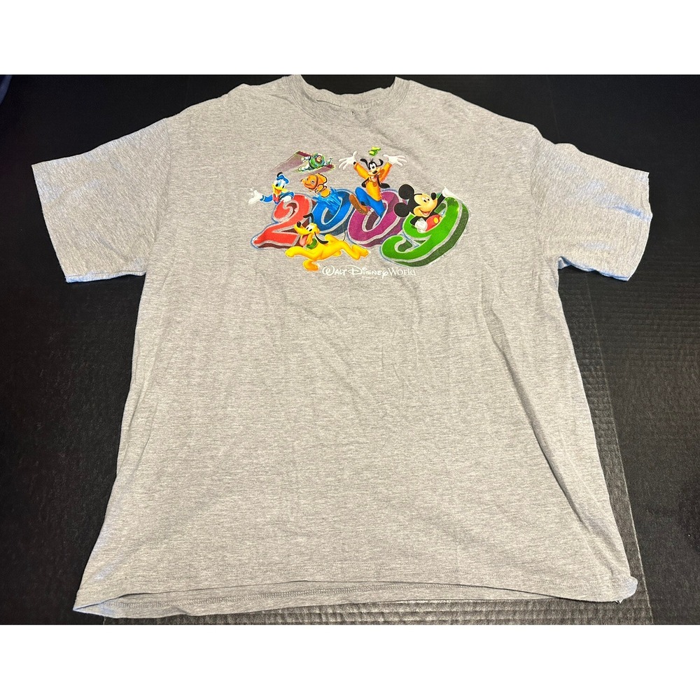 Disneyland Adult T-Shirt Sz XL Walt Disney World Pixar 2009 Gray Short Sleeve